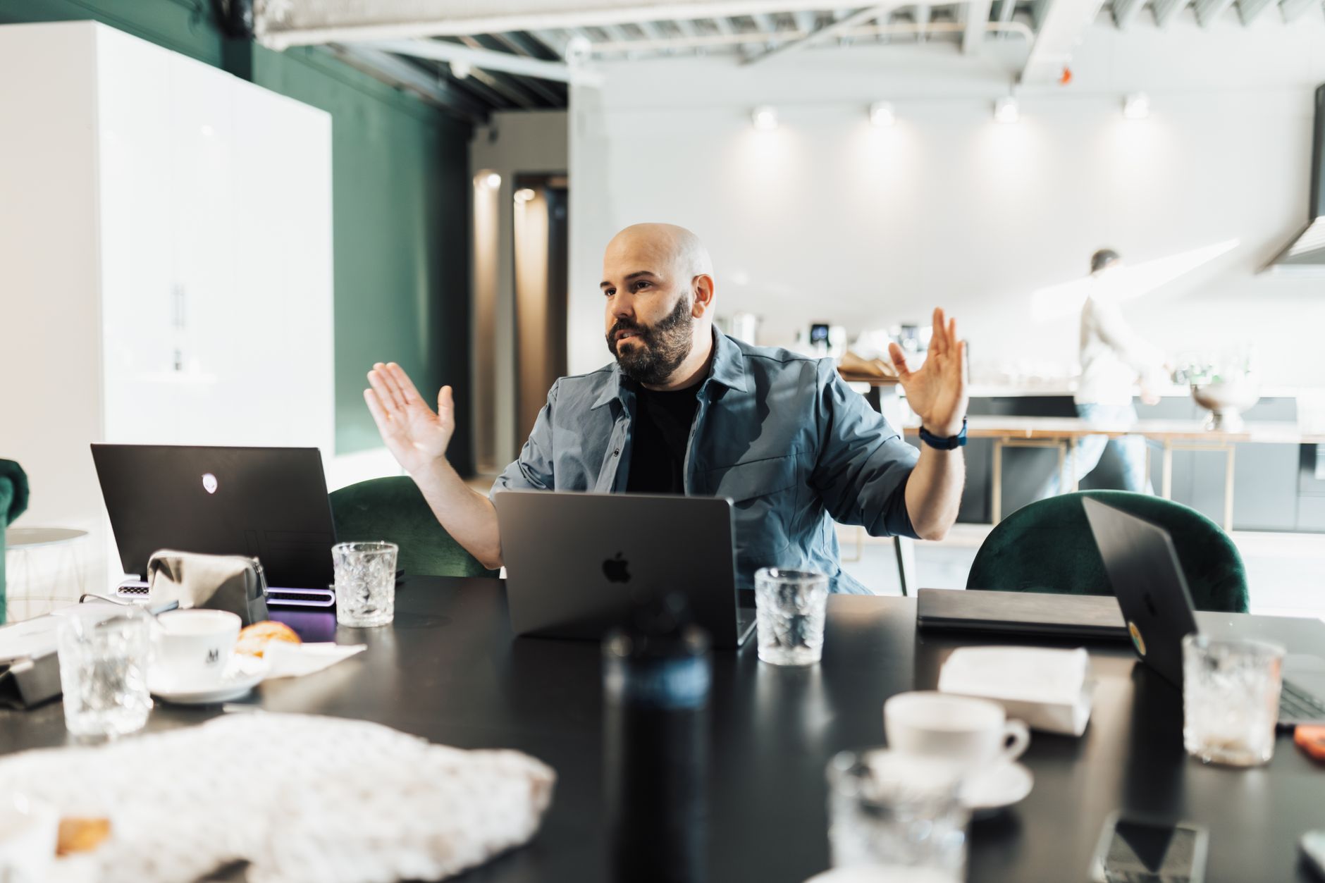 Bootstrapping vs Raising Capital: The Founder Dilemma: The Ultimate Guide to Choosing Your Path