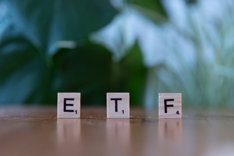 Interval Funds vs Traditional Funds: The Complete Guide for Smart Investors