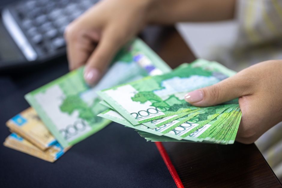 Wedding Guest Budget: Attending Weddings Without Going Broke