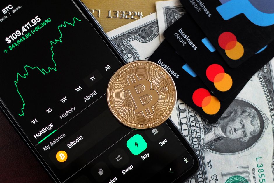 Crypto Debit Card vs Prepaid Card: Complete Guide to Choosing the Right Payment Card in 2025