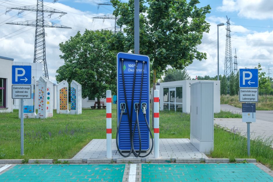 EV Charging Infrastructure Stocks: The Complete 2025 Investor's Guide