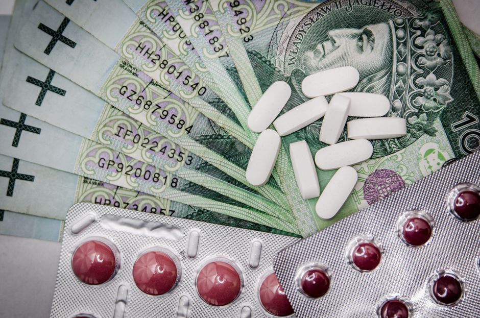 Crowdfunding Medical Expenses: A Complete Guide to Raising Money for Healthcare Costs in 2025