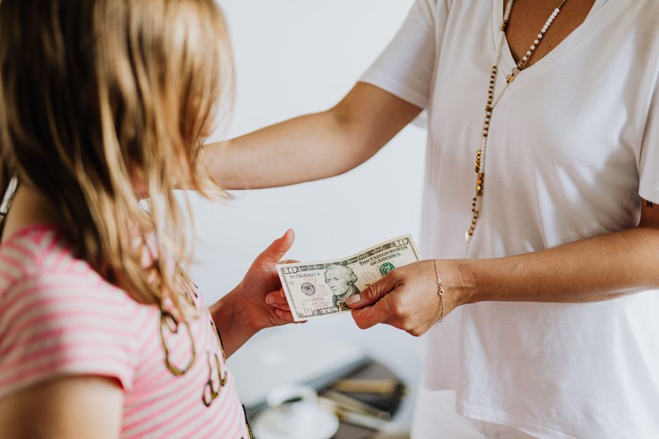 Allowance by Age Guidelines: The Complete Guide for Teaching Kids Money Management