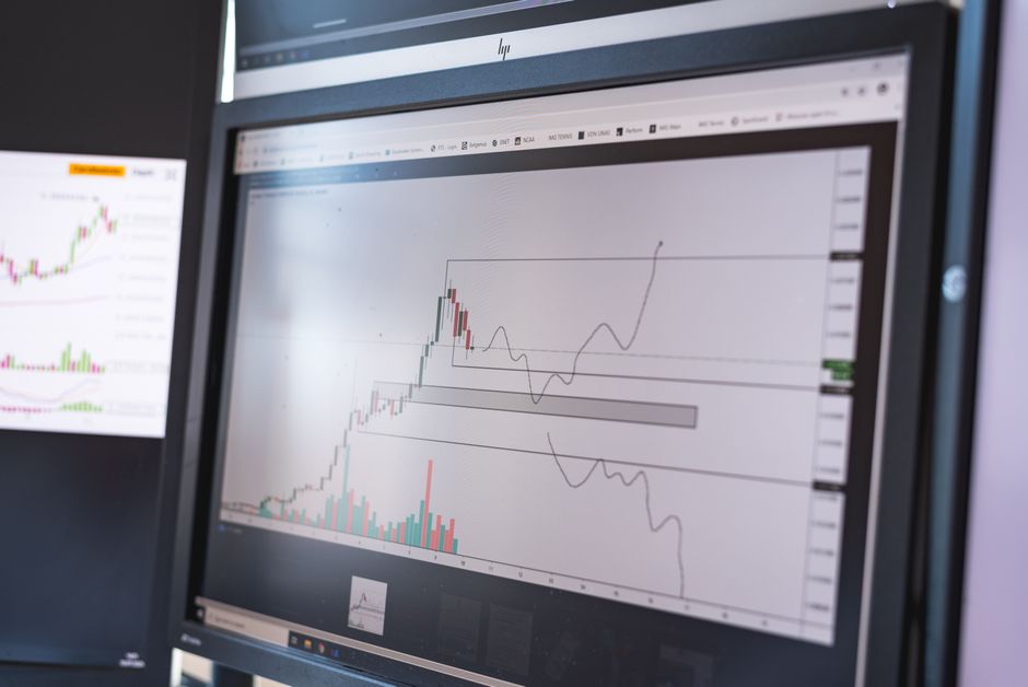 How to Analyze a Stock Like Warren Buffett: The Complete Valuation Framework