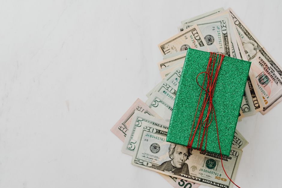 DIY Gifts vs Store Bought Cost Comparison: Which Actually Saves You More Money in 2024?