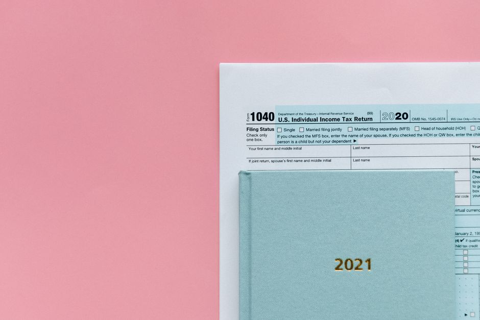 Deferring Income vs Accelerating: The Complete Guide for Year-End Tax Planning
