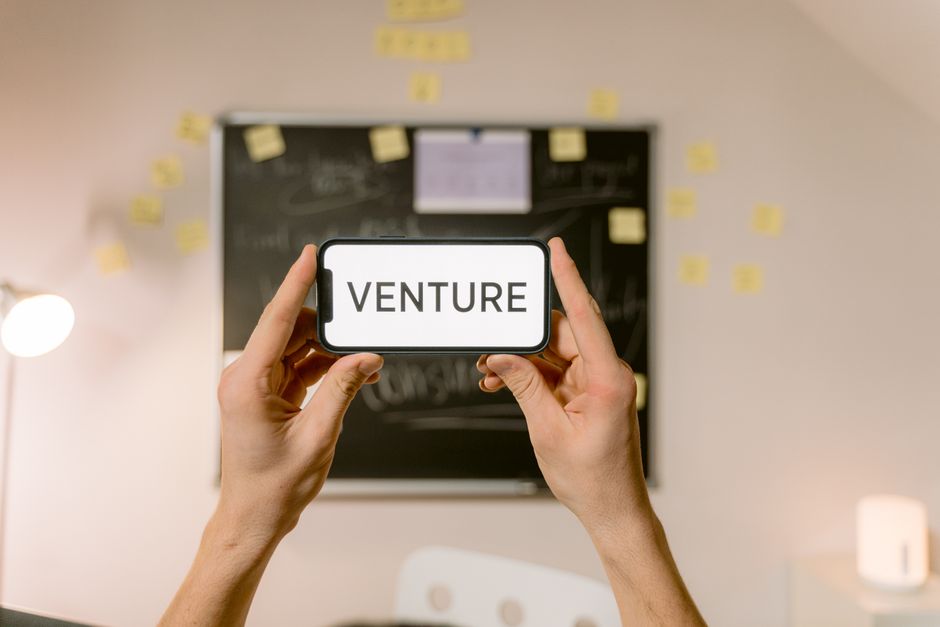 Angel Investing vs Venture Capital: The Complete Guide to Early-Stage Investing in 2024