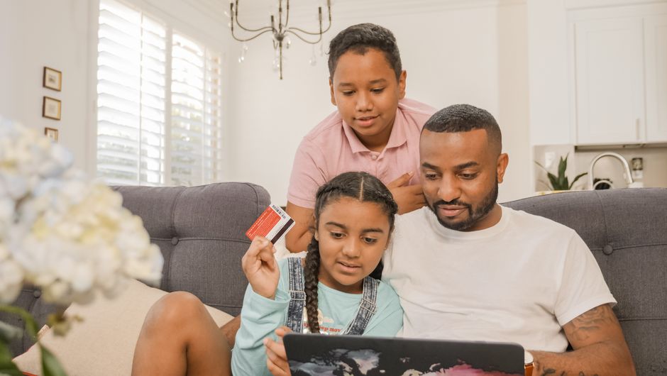 Kids Banking Apps Greenlight vs GoHenry: The Complete 2025 Comparison Guide for Parents