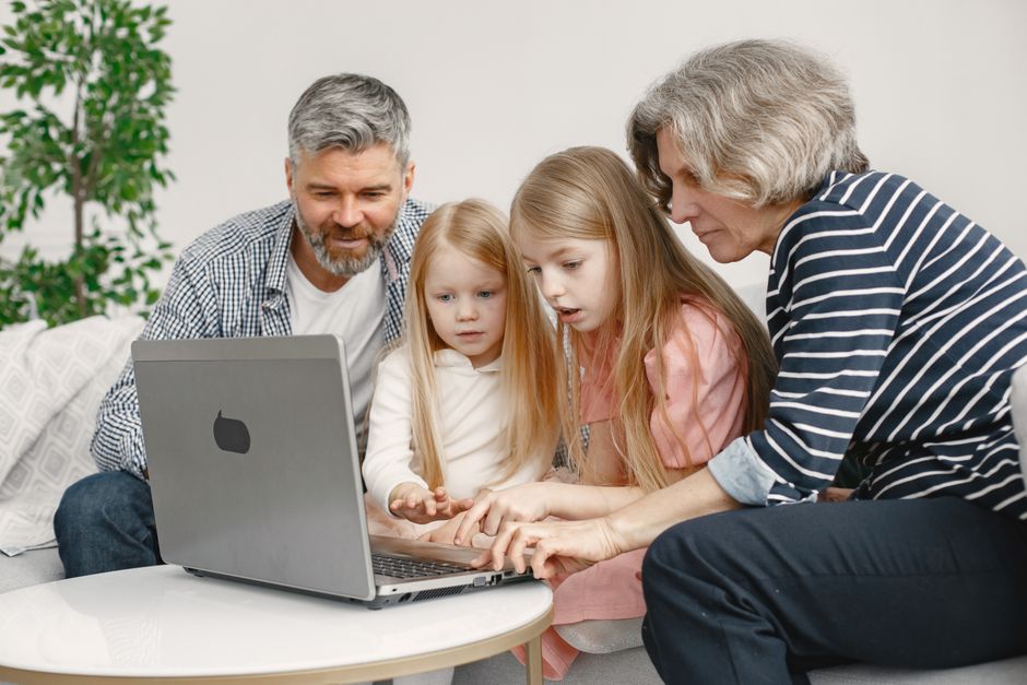 Teaching Kids About Money by Age: The Complete Guide